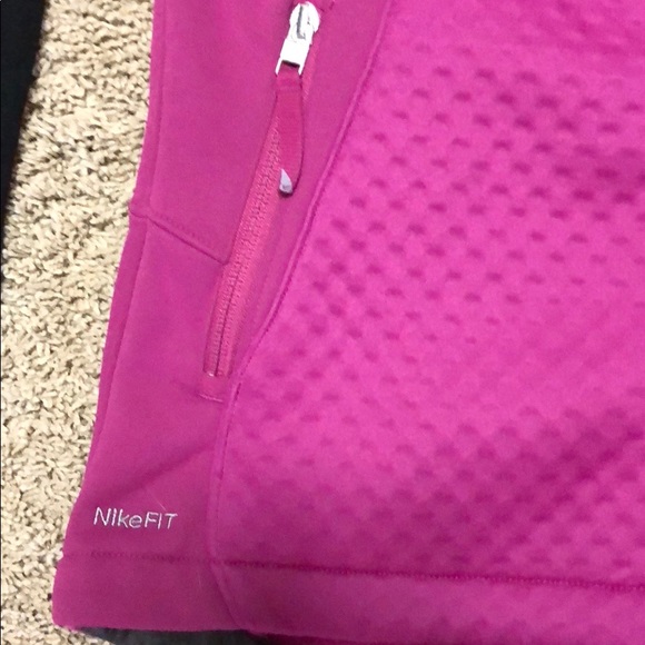 NikeFit Vest - Picture 2 of 3